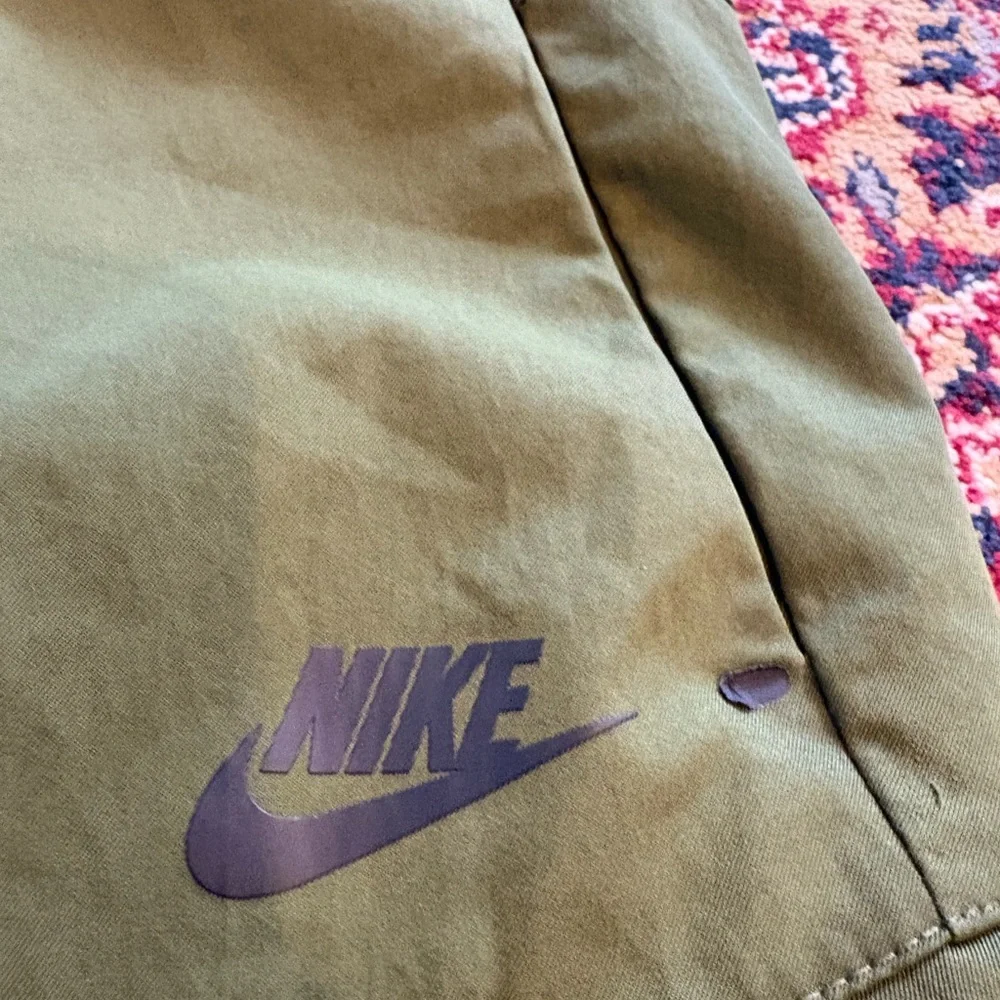 Nike Tech Essentials Woven Unlined Utility Pants in green, size 34 x 28, EUC - Picture 2 of 7